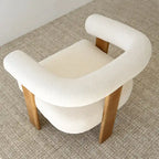 Fauteuil d'appoint en bouclette beige, dossier ouvert incurvé, une place